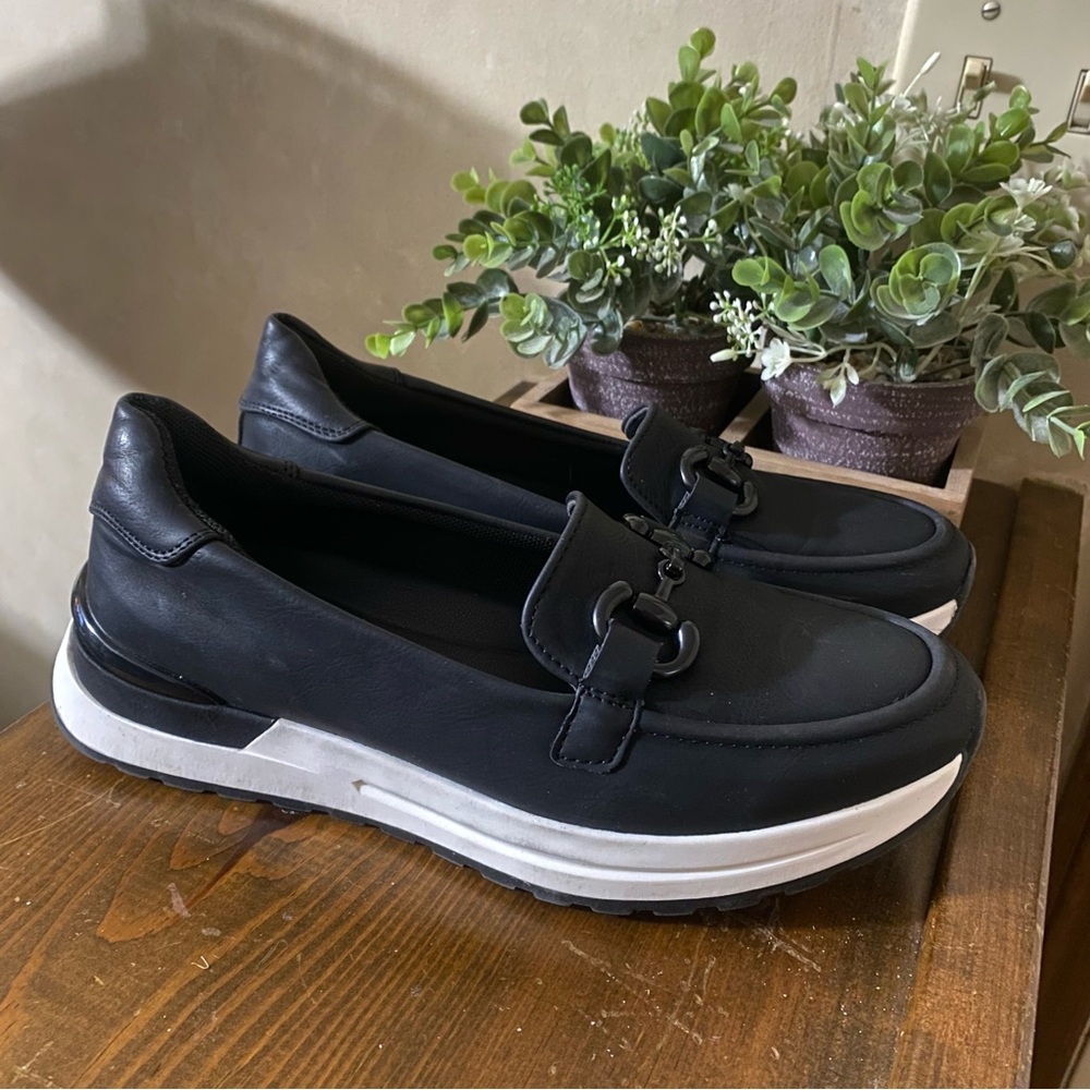 Patrizia Spring Step Annaliese EU 39 US 8.5 Slip-On Black Leather Chain Loafers